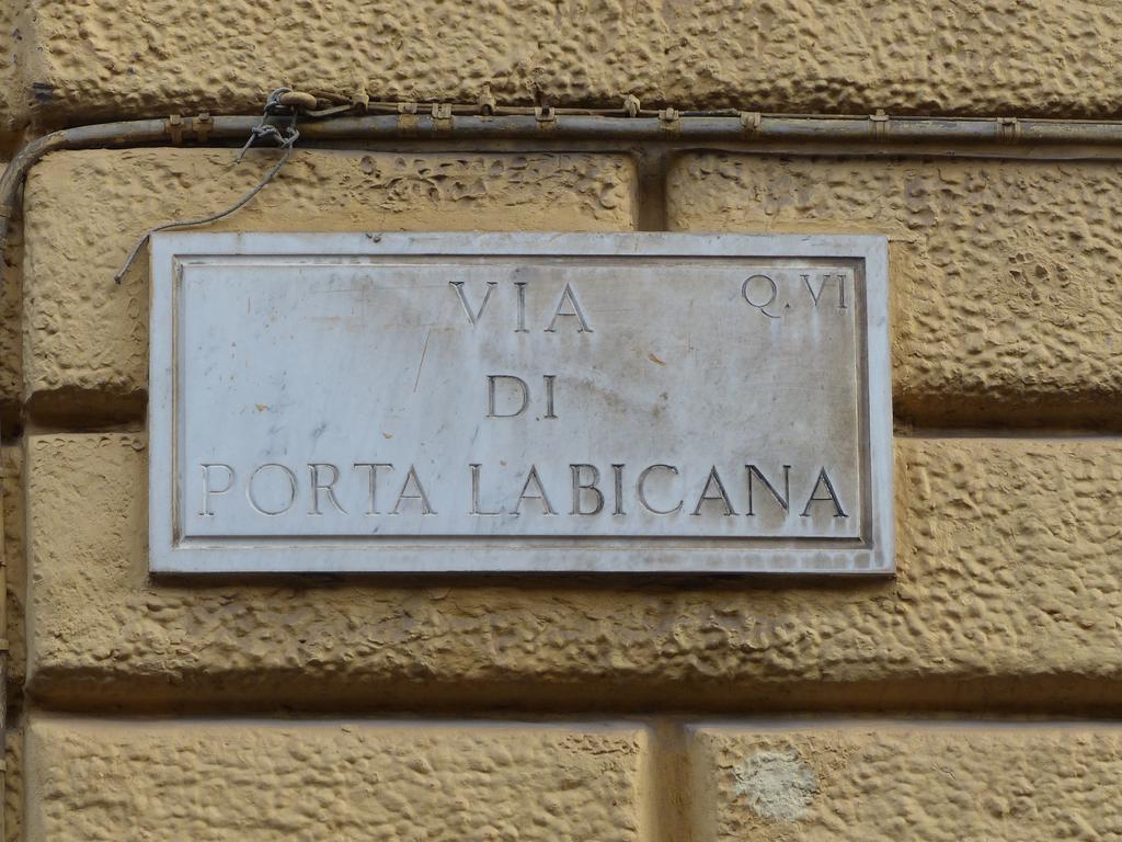 Between Termini & Colosseo Rome Exterior photo
