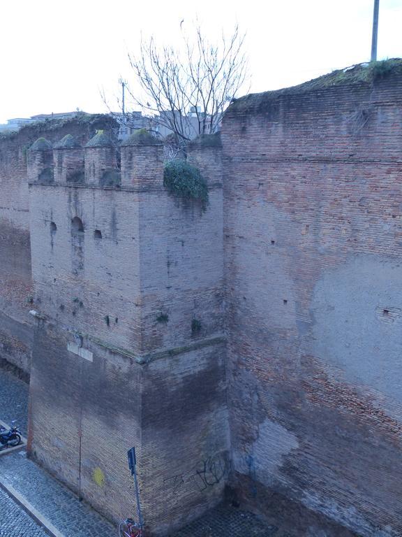 Between Termini & Colosseo Rome Exterior photo
