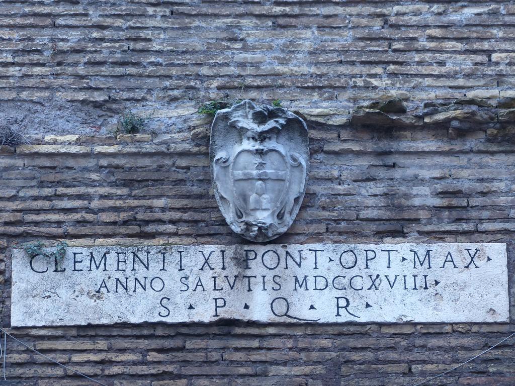 Between Termini & Colosseo Rome Exterior photo