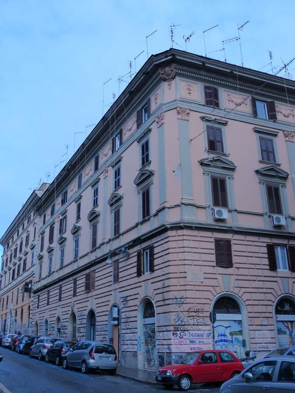 Between Termini & Colosseo Rome Exterior photo